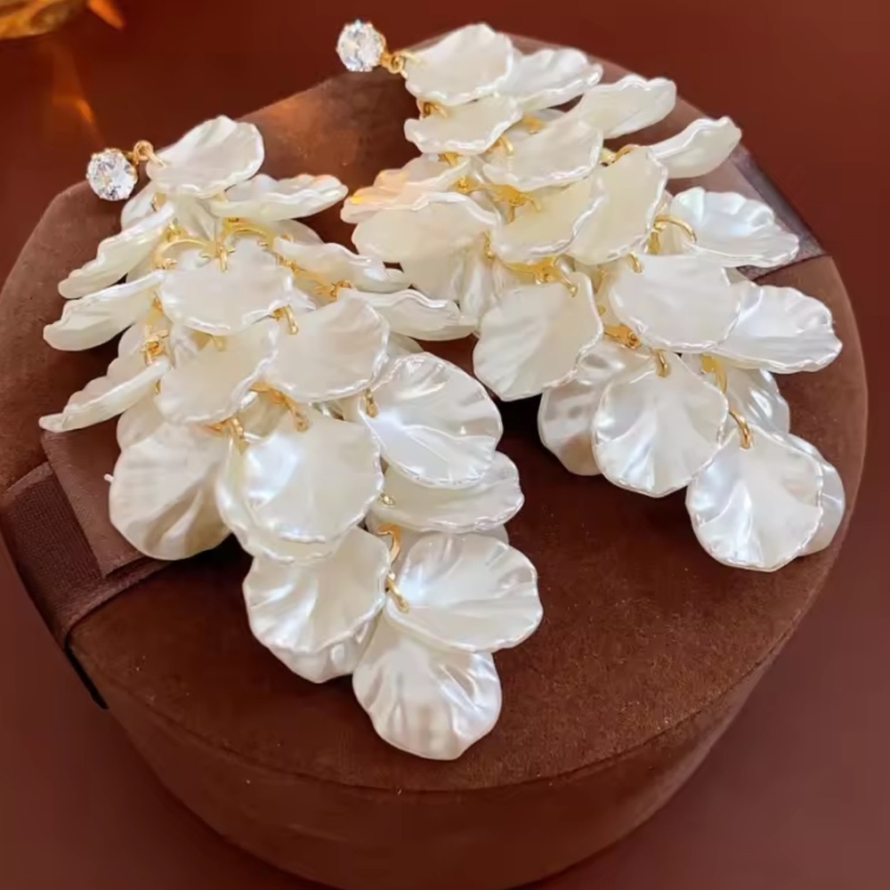 Vintage Cream Petal Flower Drop Earrings